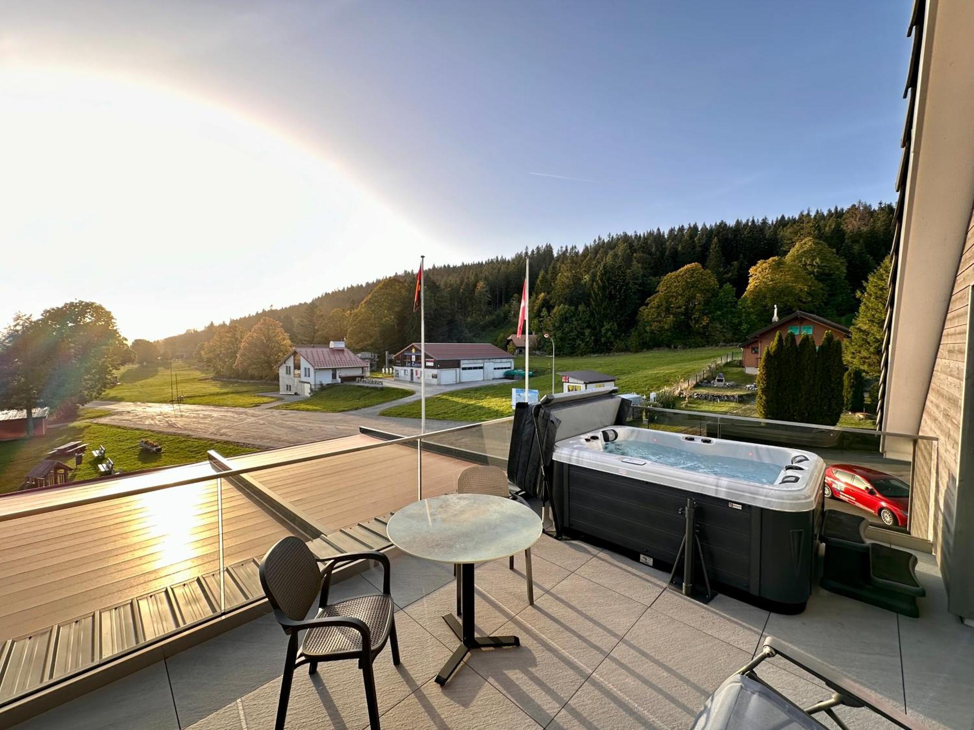 Hotel Restaurant & Spa Les Planets Les Rasses Exteriör bild